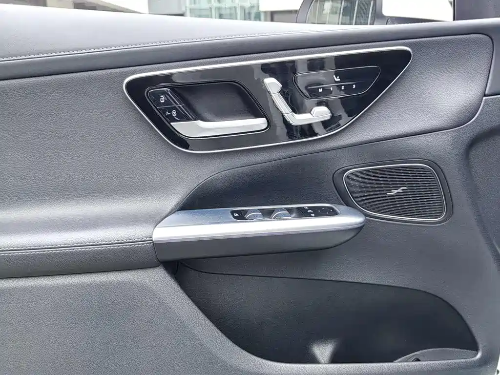 Mercedes-Benz GLC 2023 GLC 300 L 4MATIC 5 мест