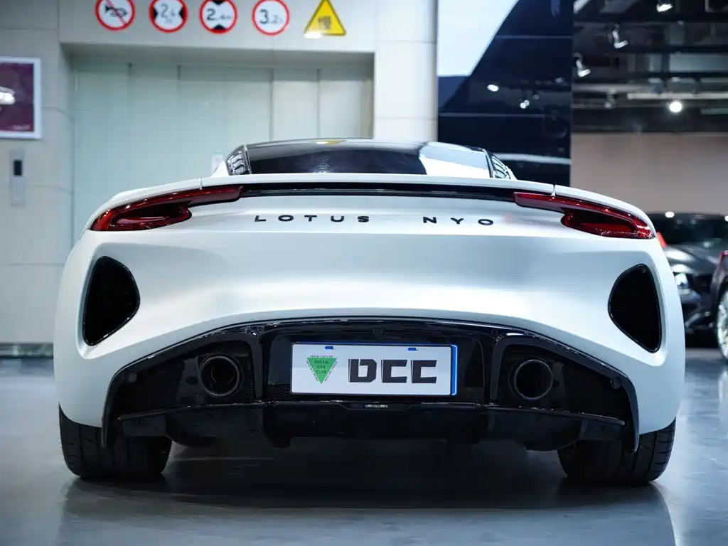 Lotus Emira — миниатюра 10