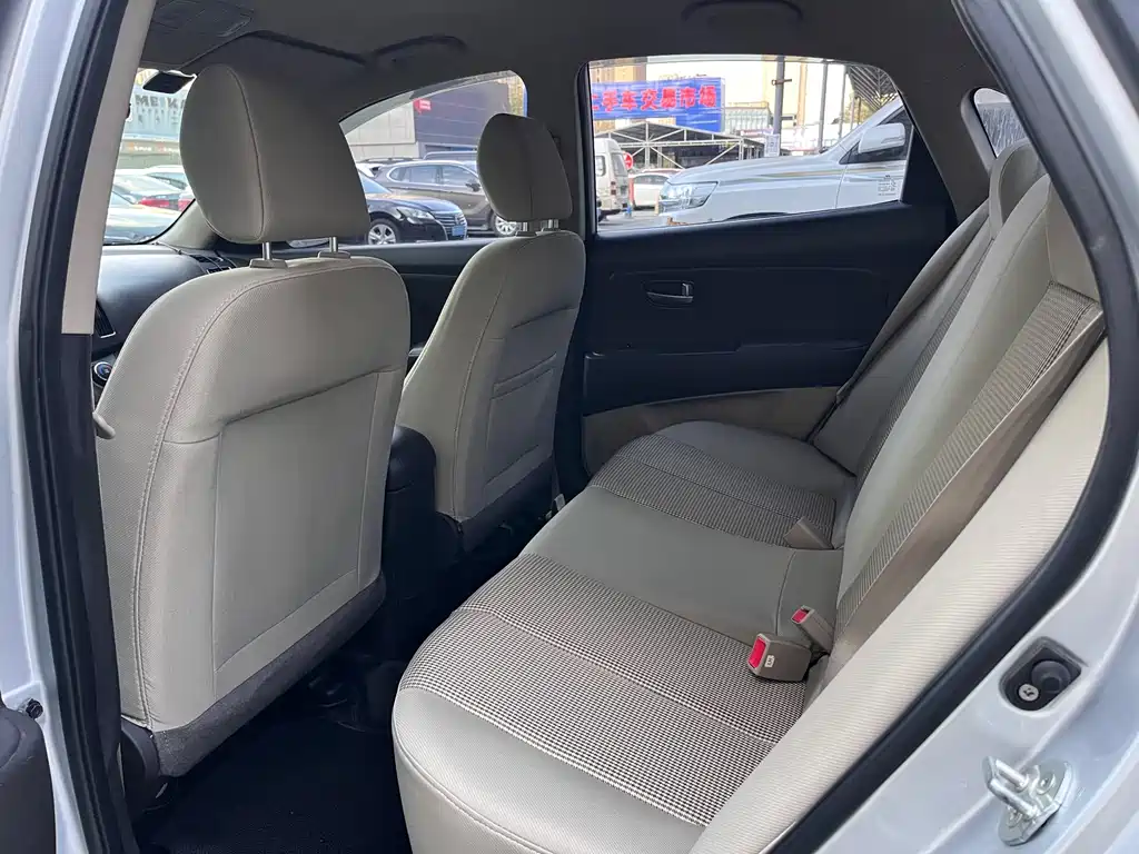 Hyundai Elantra — миниатюра 6