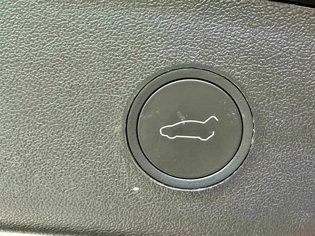 Tesla Model 3 — миниатюра 11