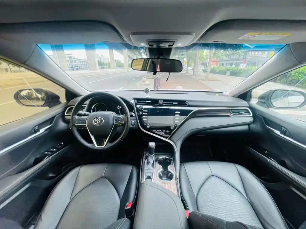 Toyota Camry — миниатюра 11