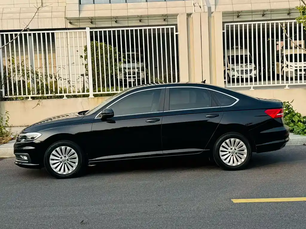 Volkswagen Lavida — миниатюра 2