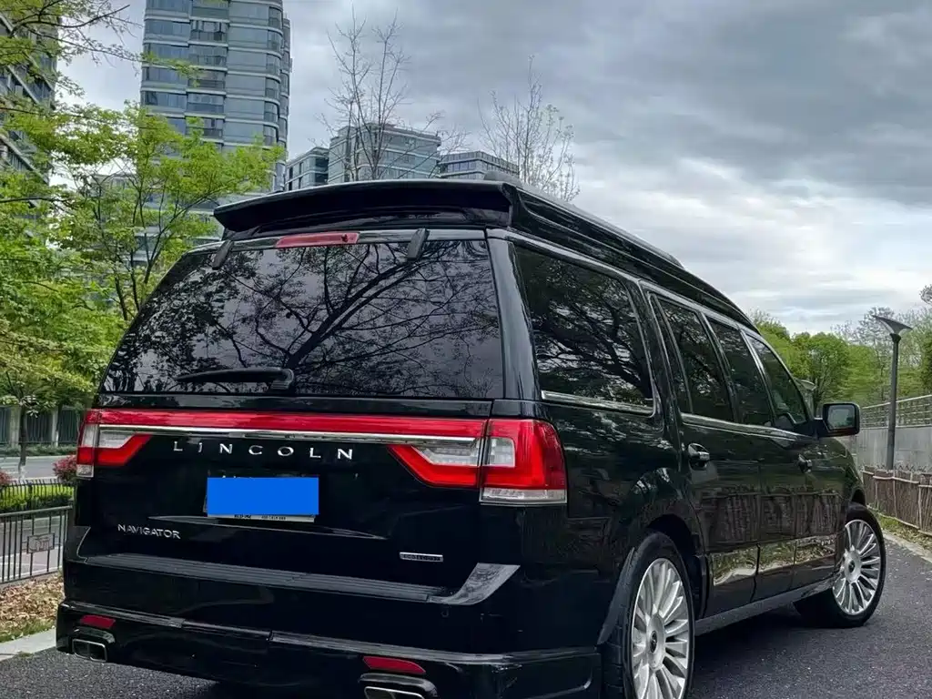 Lincoln Navigator — миниатюра 3