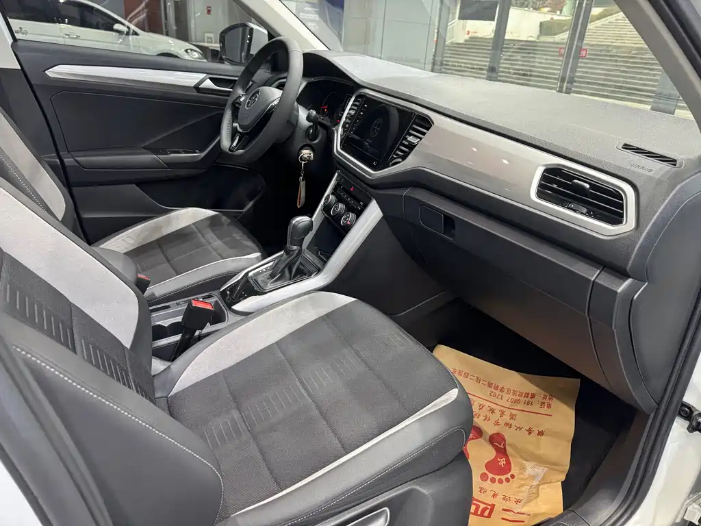 VOLKSWAGEN T ROC EXPLORING SONGS