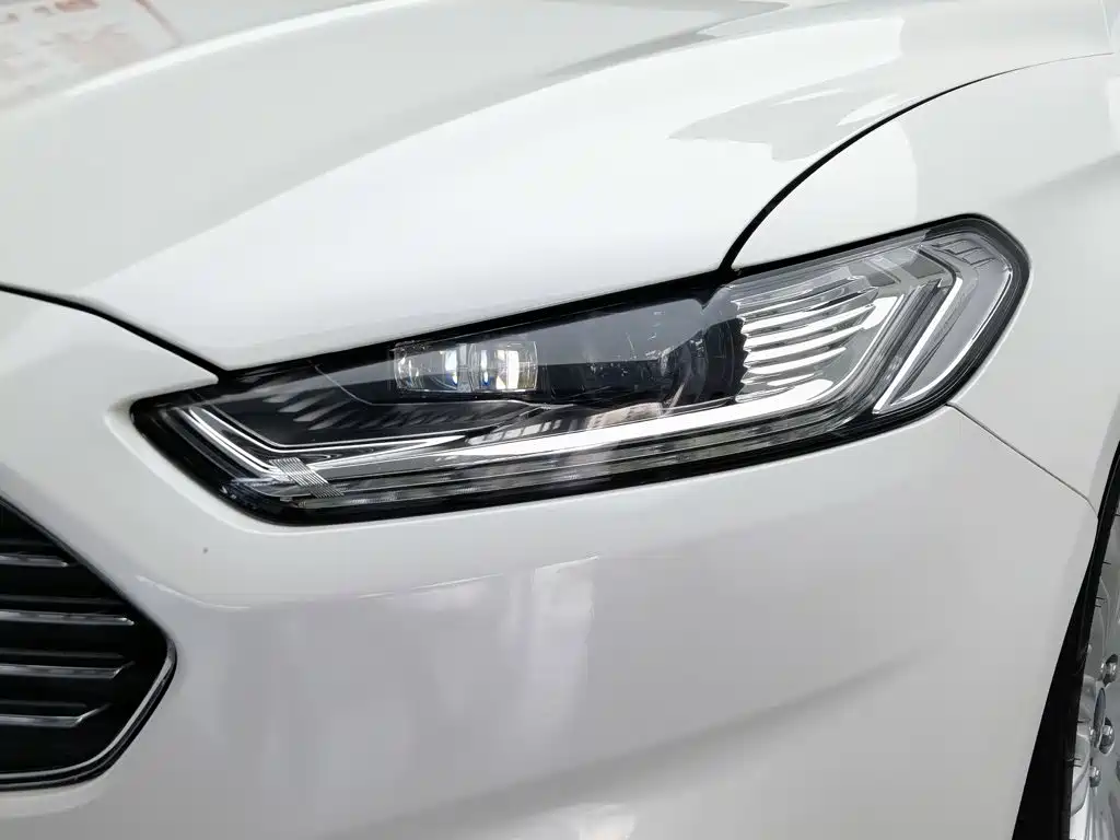 Ford Mondeo 2013 2.0L GTDi200 Luxury