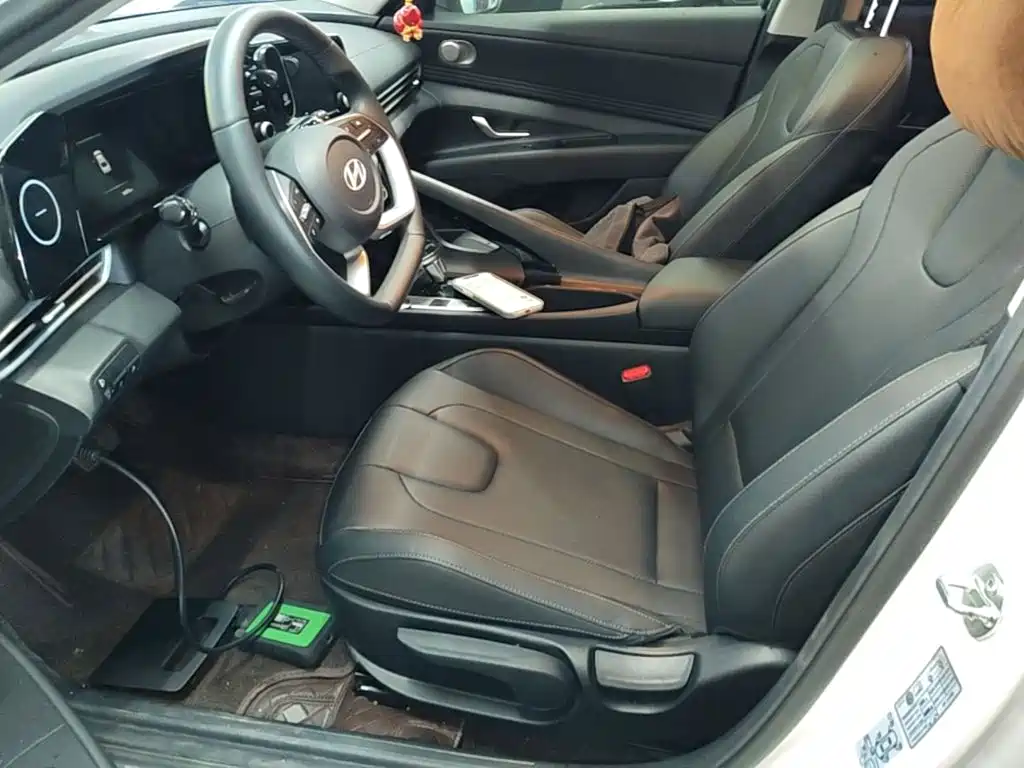 Hyundai Elantra — миниатюра 15