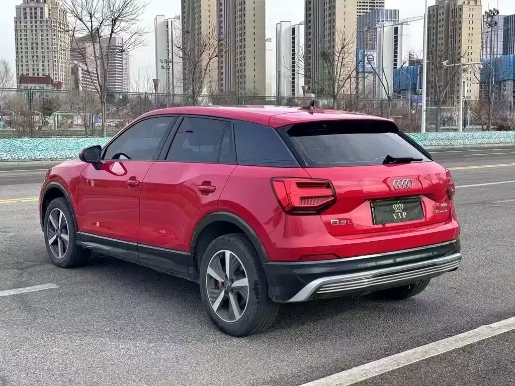 AUDI Q2L E TRON