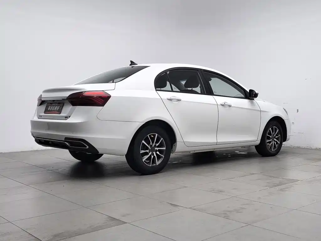 Geely Emgrand — миниатюра 2