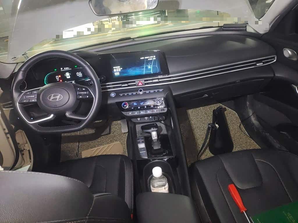 Hyundai Elantra 1.5 л 2024 г. Белый, пробег 20200 км