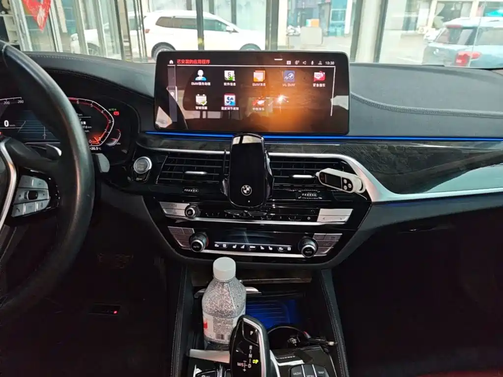 BMW 5 Series — миниатюра 13
