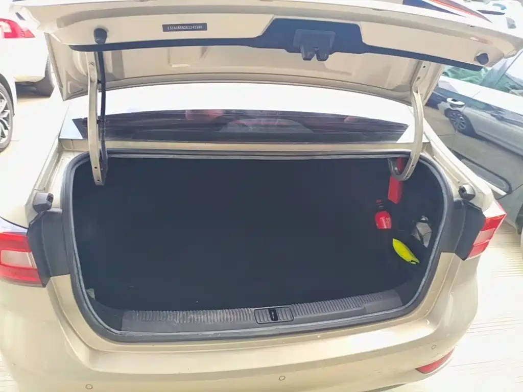 Roewe i5 — миниатюра 19