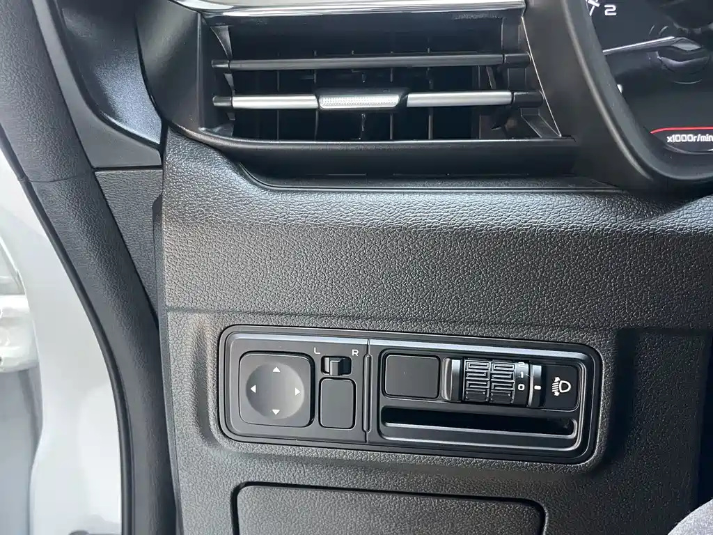 Geely Vision X3 — миниатюра 15
