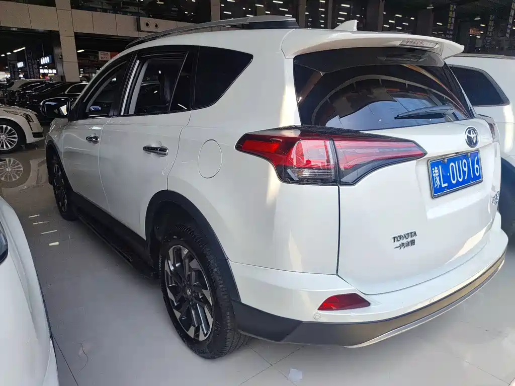 Toyota RAV4 — миниатюра 15