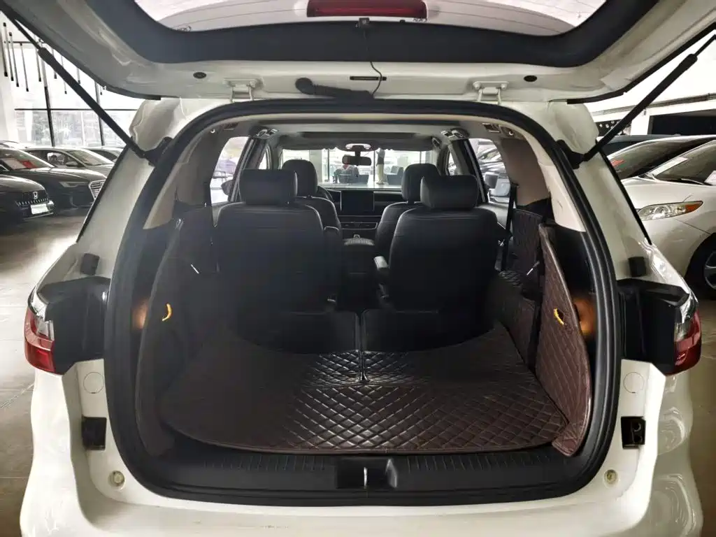 BYD MAX — миниатюра 19