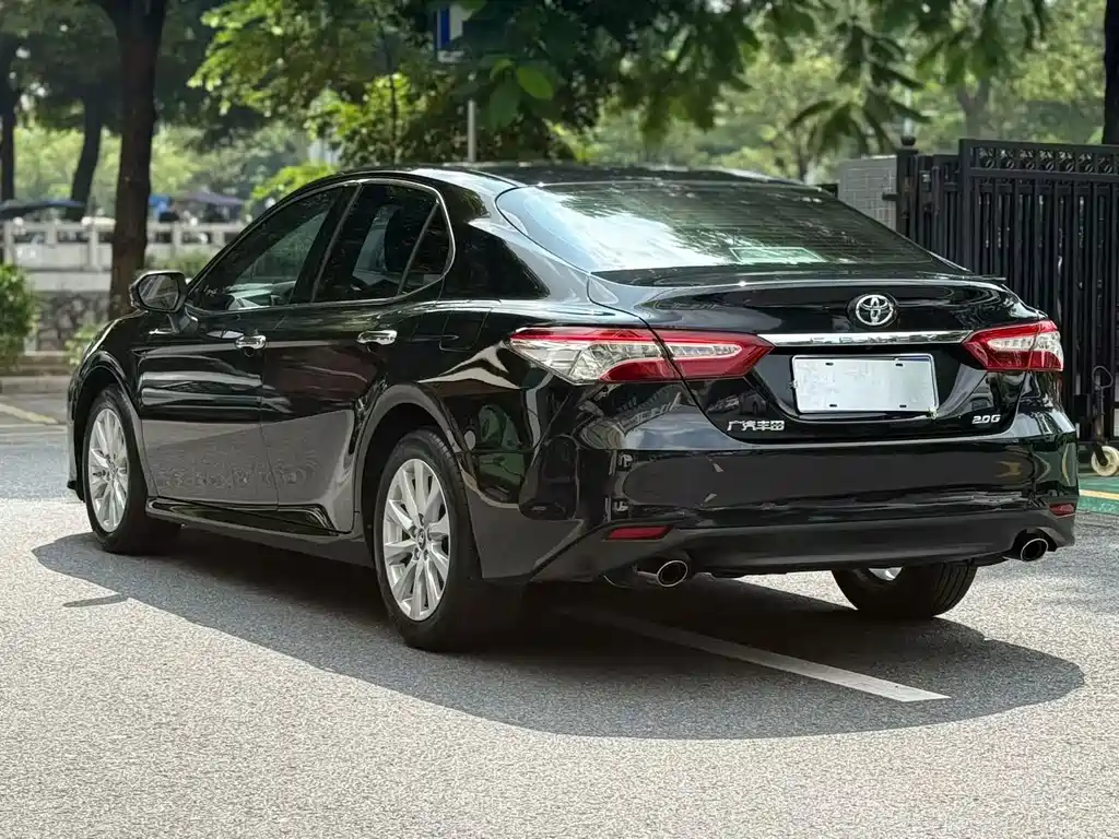 Toyota Camry — миниатюра 4