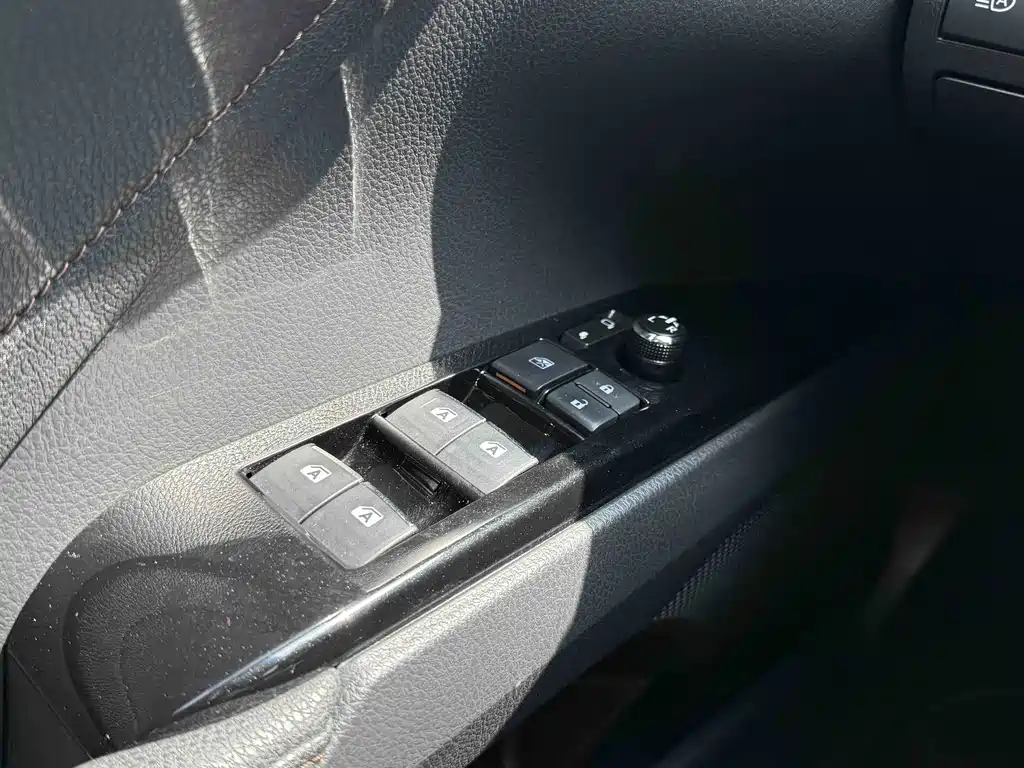 Toyota Camry — миниатюра 20