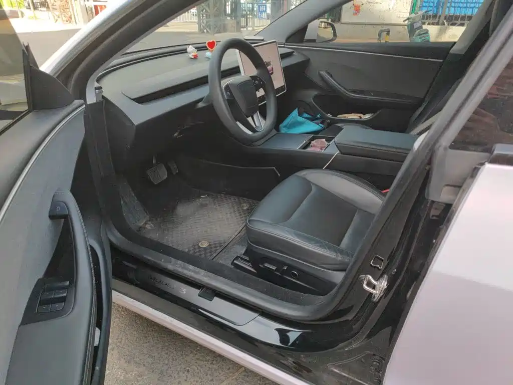 Tesla Model 3 — миниатюра 17