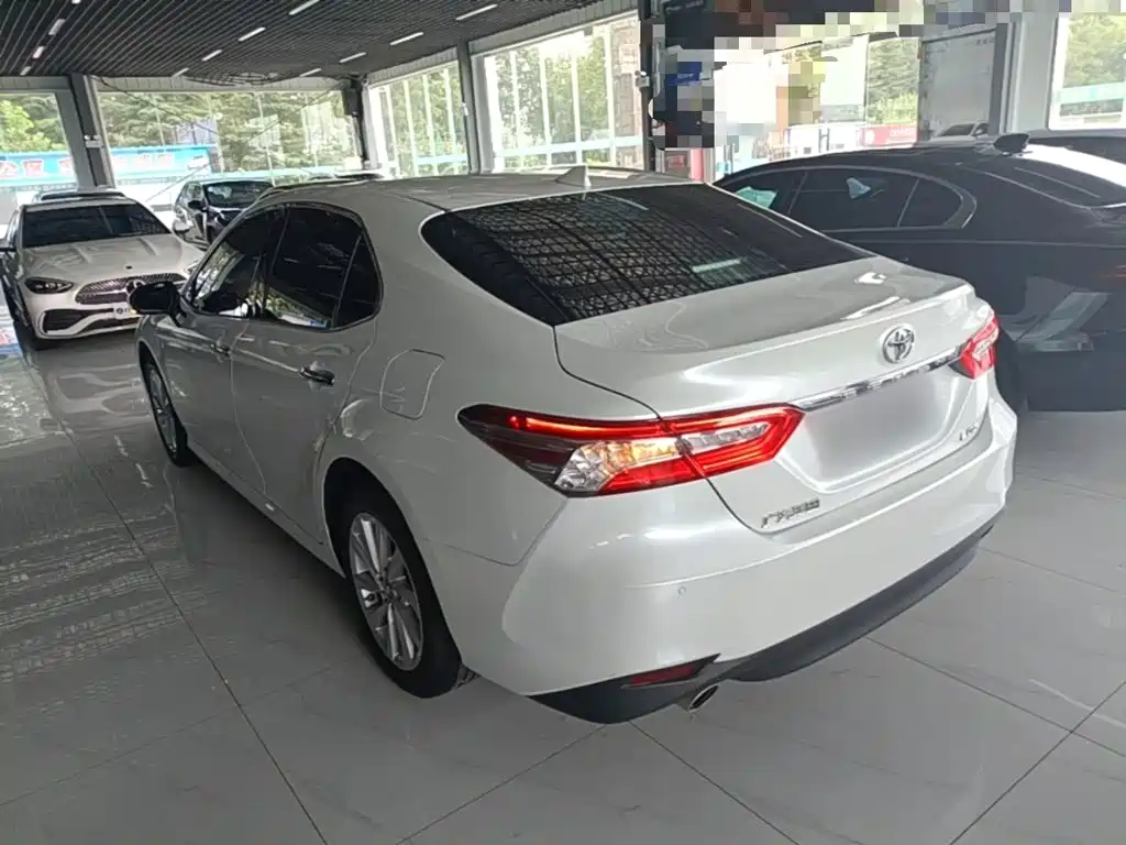 Toyota Camry — миниатюра 5