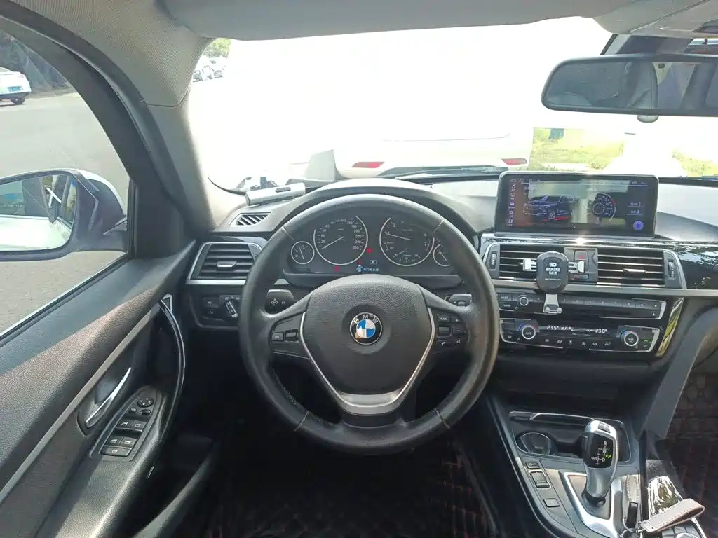 BMW 3 Series — миниатюра 11
