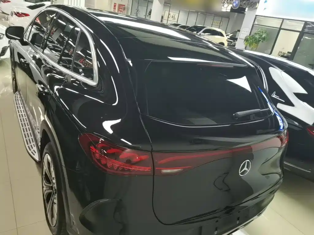 Mercedes-Benz EQE SUV — миниатюра 6