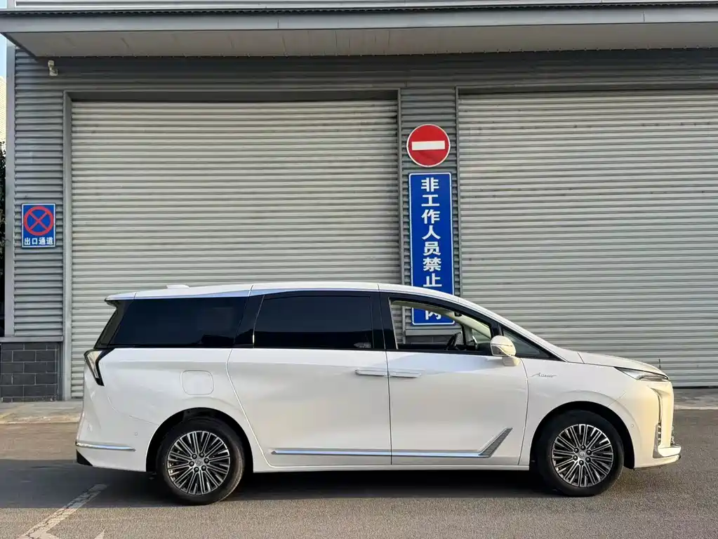 BUICK GL8 NEW ENERGY