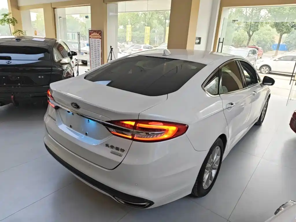 Ford Mondeo — миниатюра 7