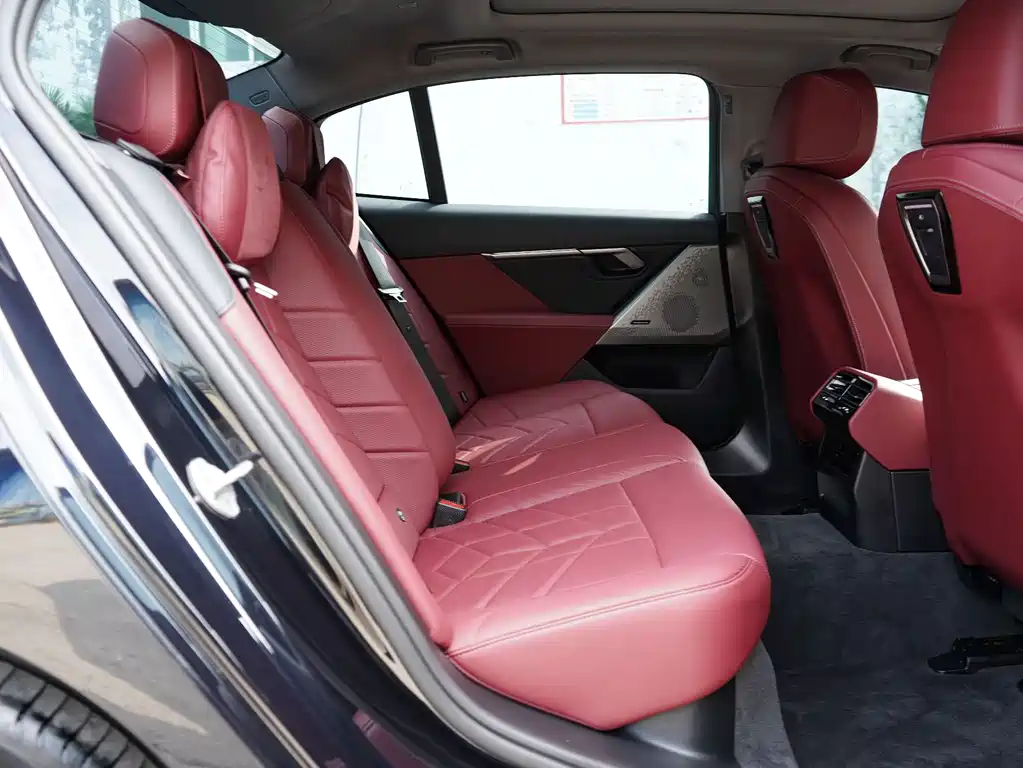 BMW 5 Series — миниатюра 7