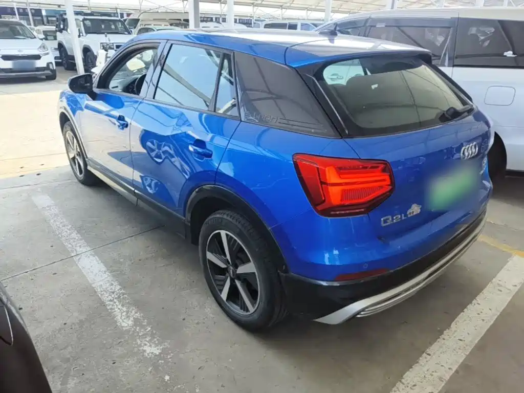 Audi Q2L e-tron — миниатюра 5