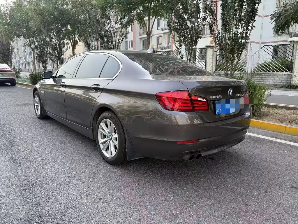 BMW 5 Series — миниатюра 12