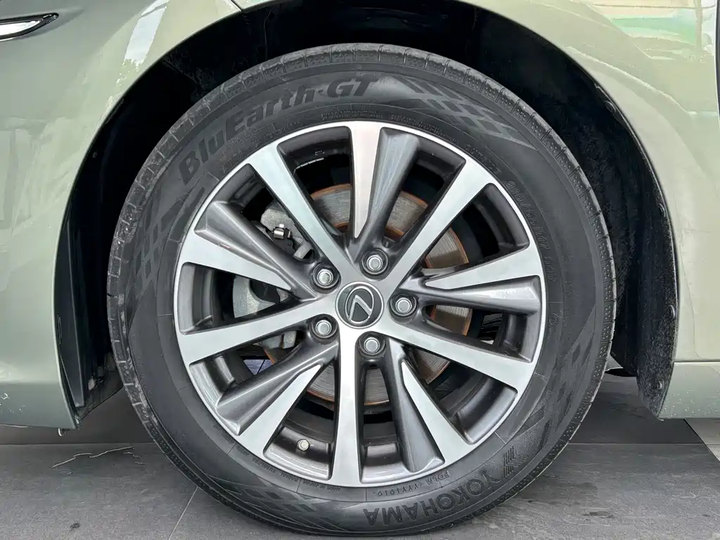 Lexus ES — миниатюра 17