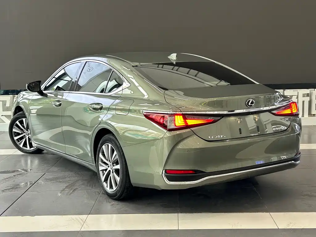 Lexus ES — миниатюра 9