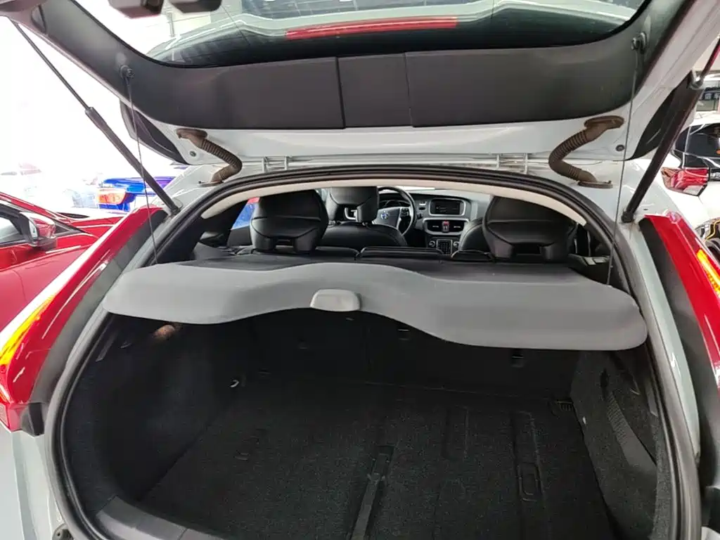 Volvo V40 — миниатюра 19