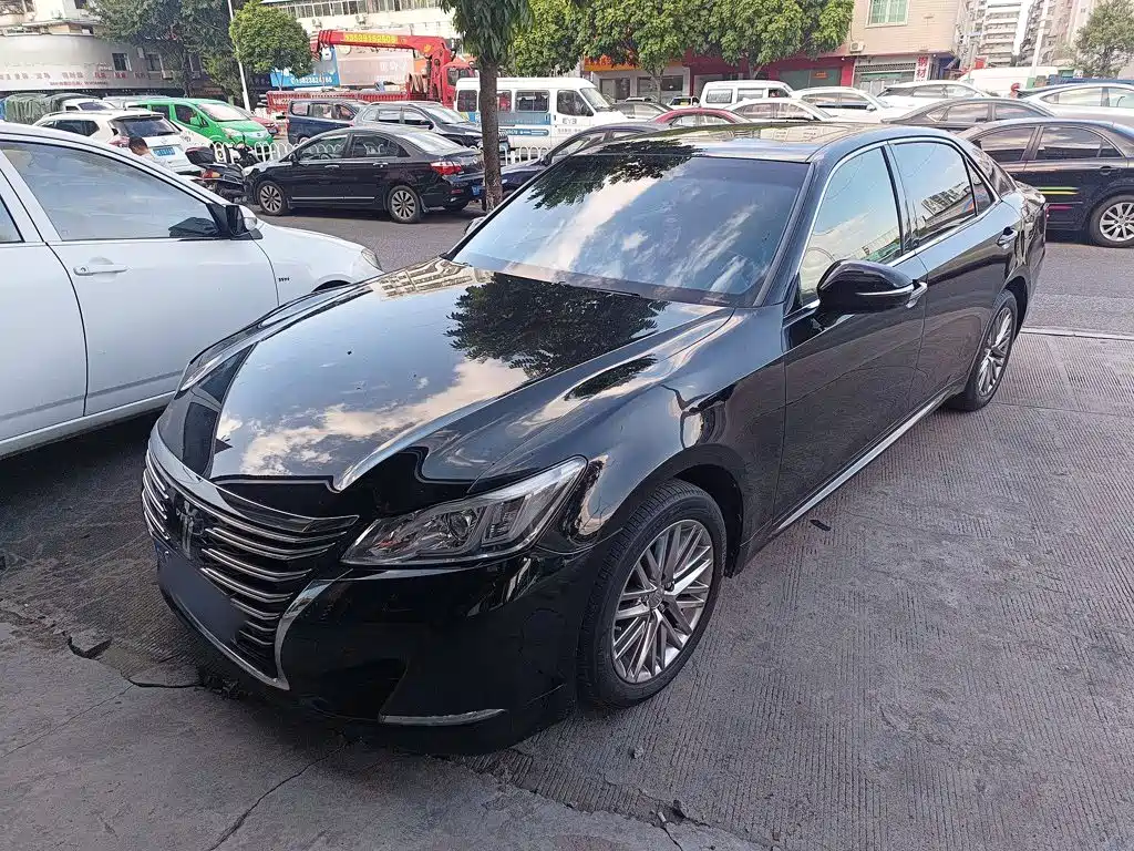 Toyota Crown — миниатюра 2