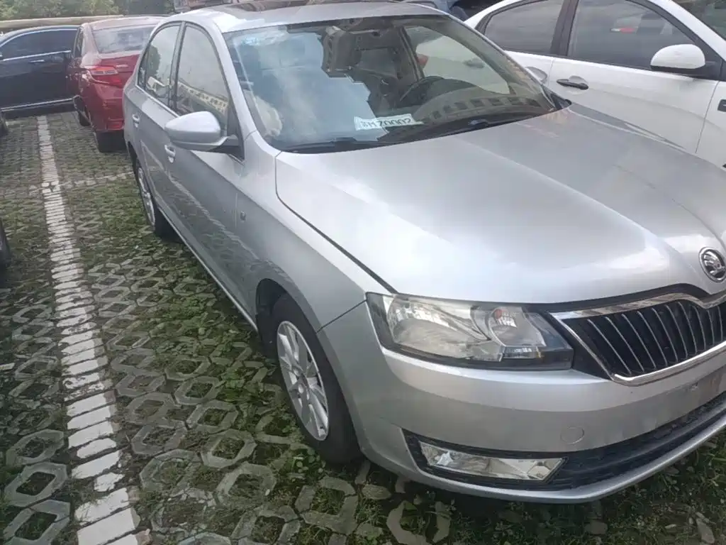 Skoda Rapid — миниатюра 4
