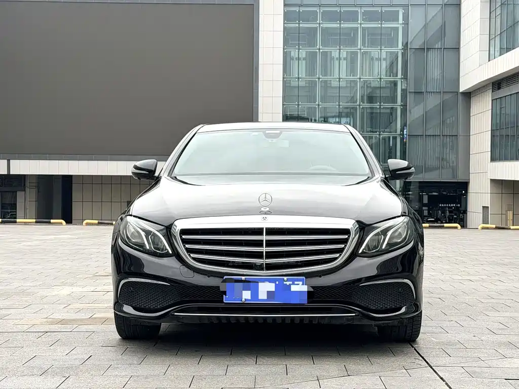 Mercedes-Benz E-Class — миниатюра 2