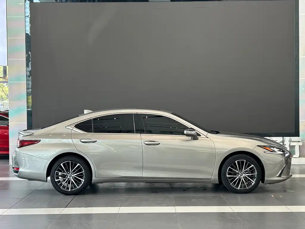 Lexus ES — миниатюра 7