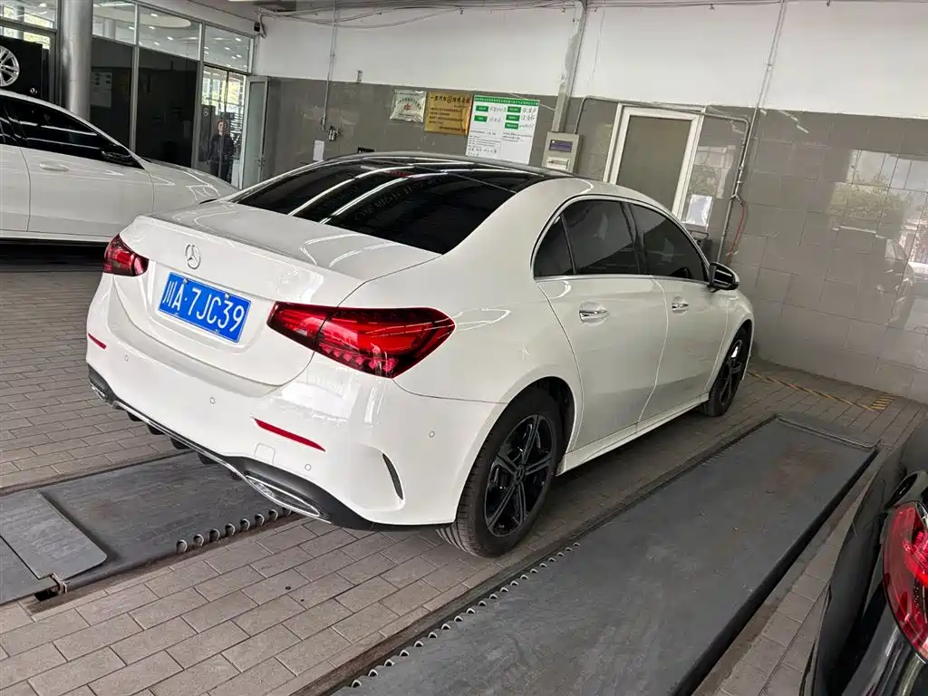 Mercedes-Benz A-Class A 2024 A 200 L Fashion