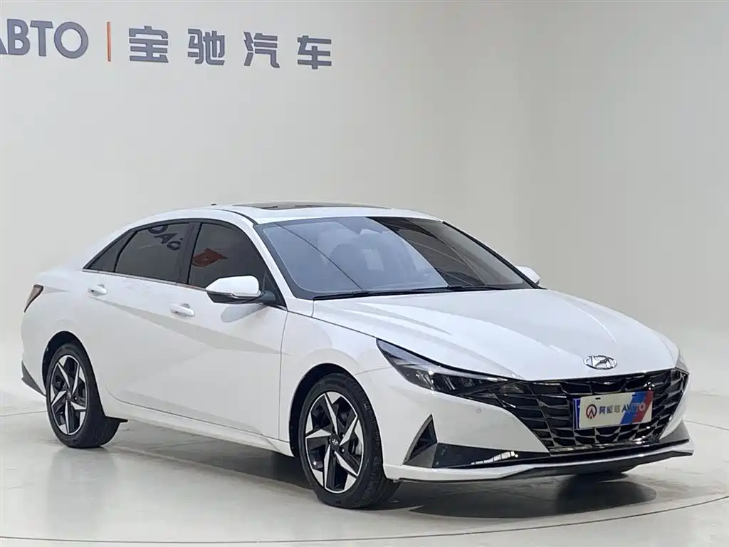Hyundai Elantra 2022 1.5L CVT LUX Luxury