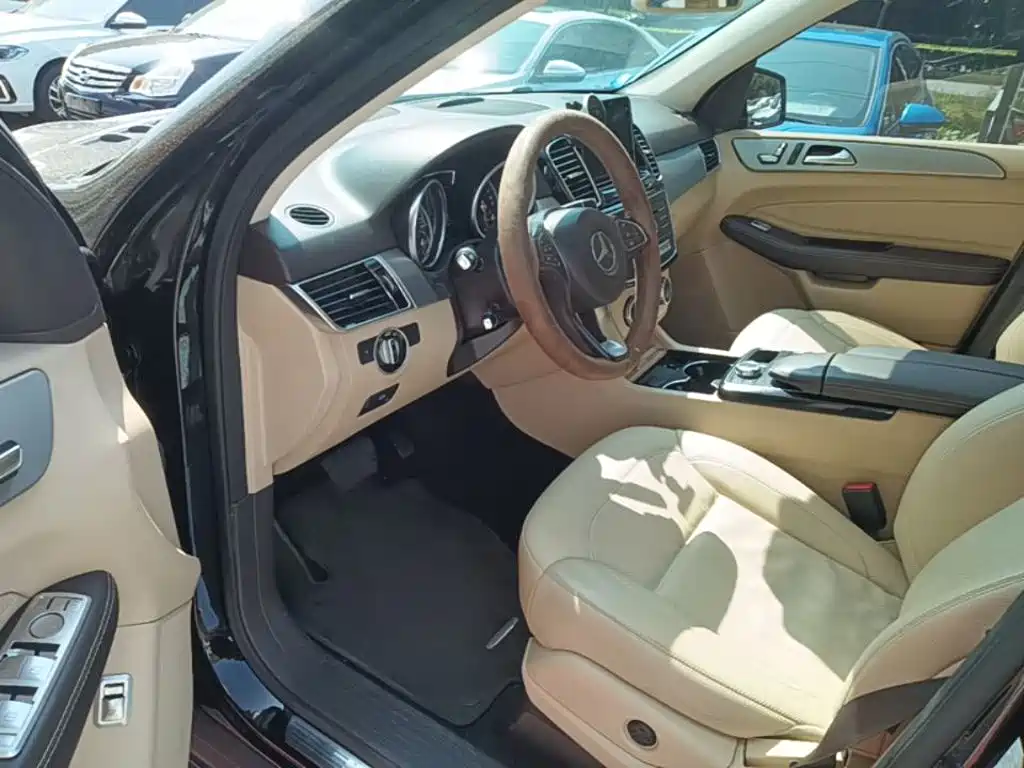 Mercedes-Benz GLE (Import) — миниатюра 16