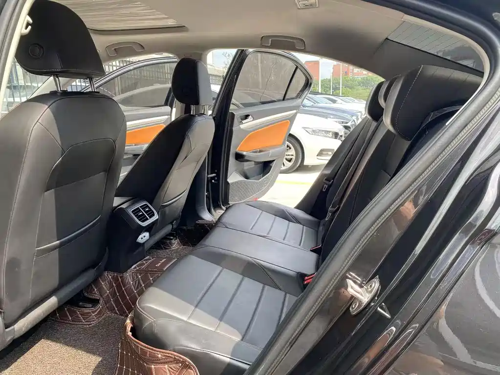Volkswagen Bora — миниатюра 11