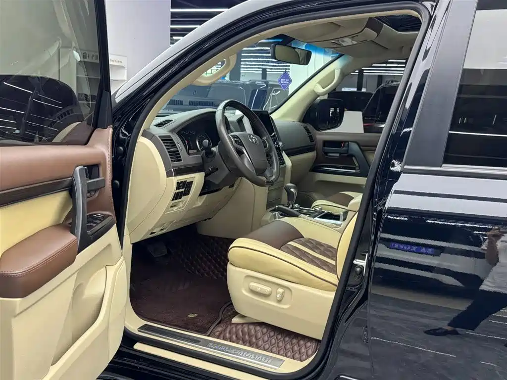 Toyota Land Cruiser 2020 4.0L AT