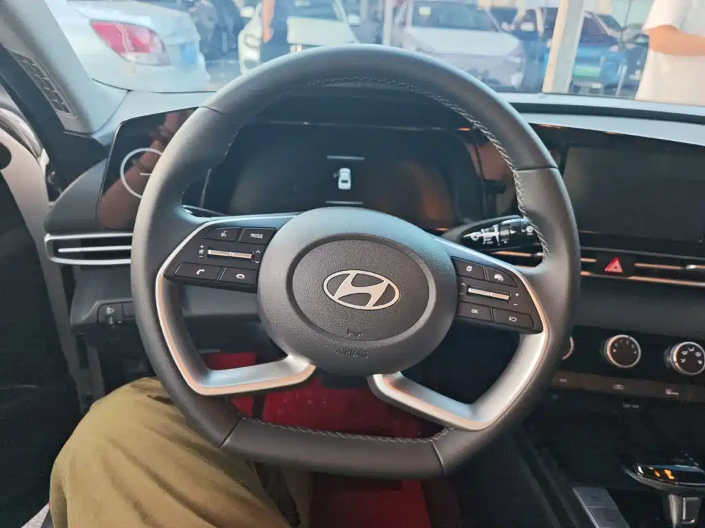 Hyundai Elantra — миниатюра 3