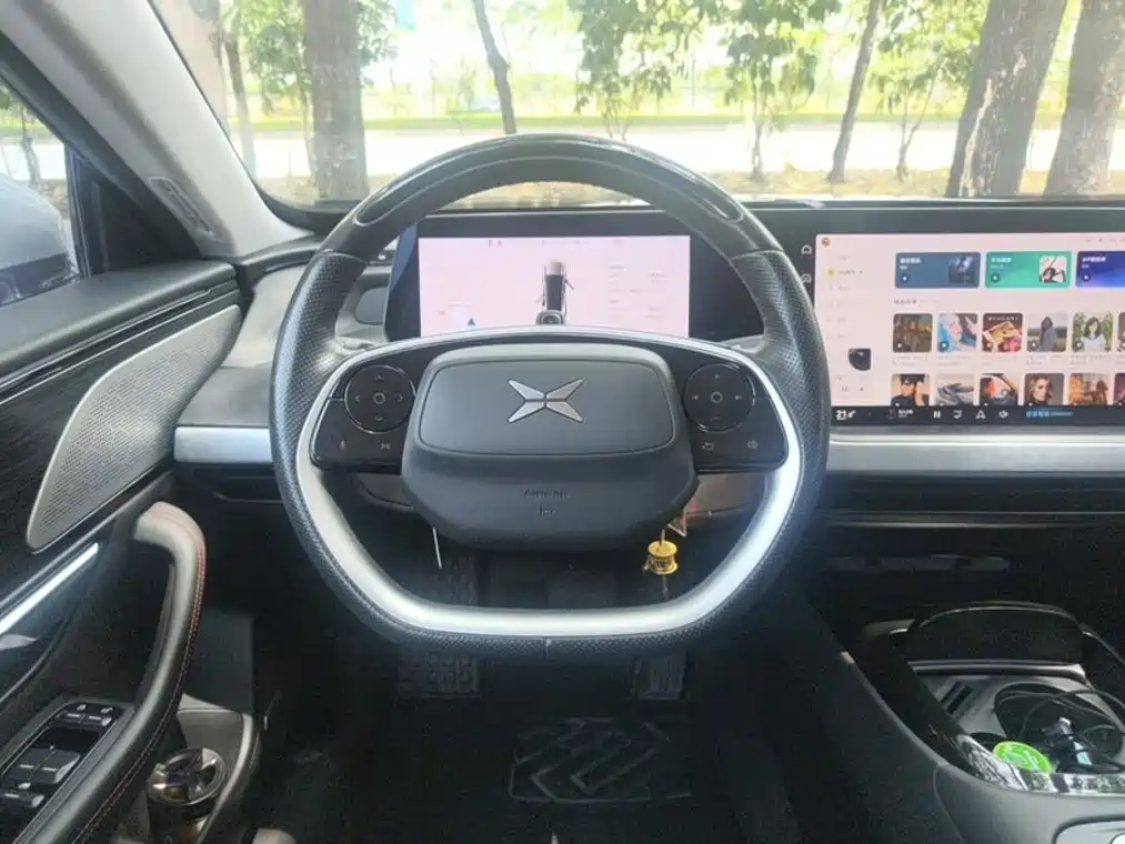 XPeng P7 — миниатюра 12
