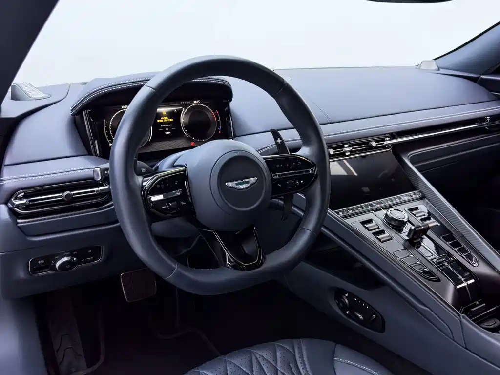 Aston Martin DB12 — миниатюра 19