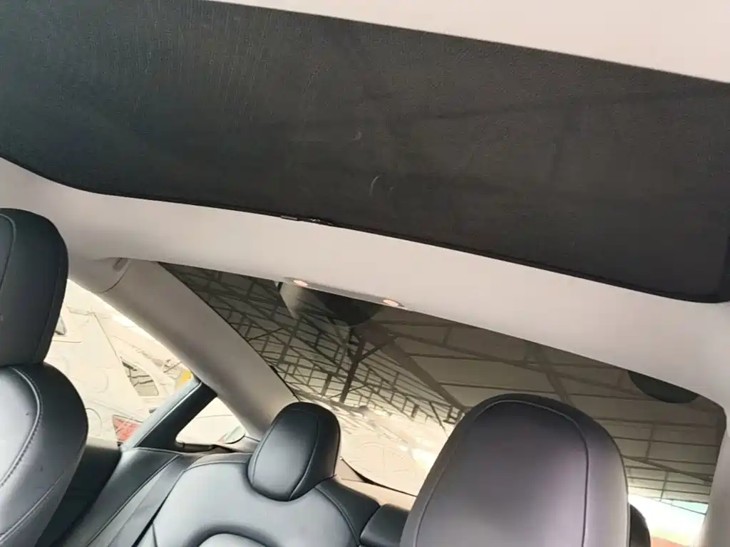 Tesla Model 3 — миниатюра 18