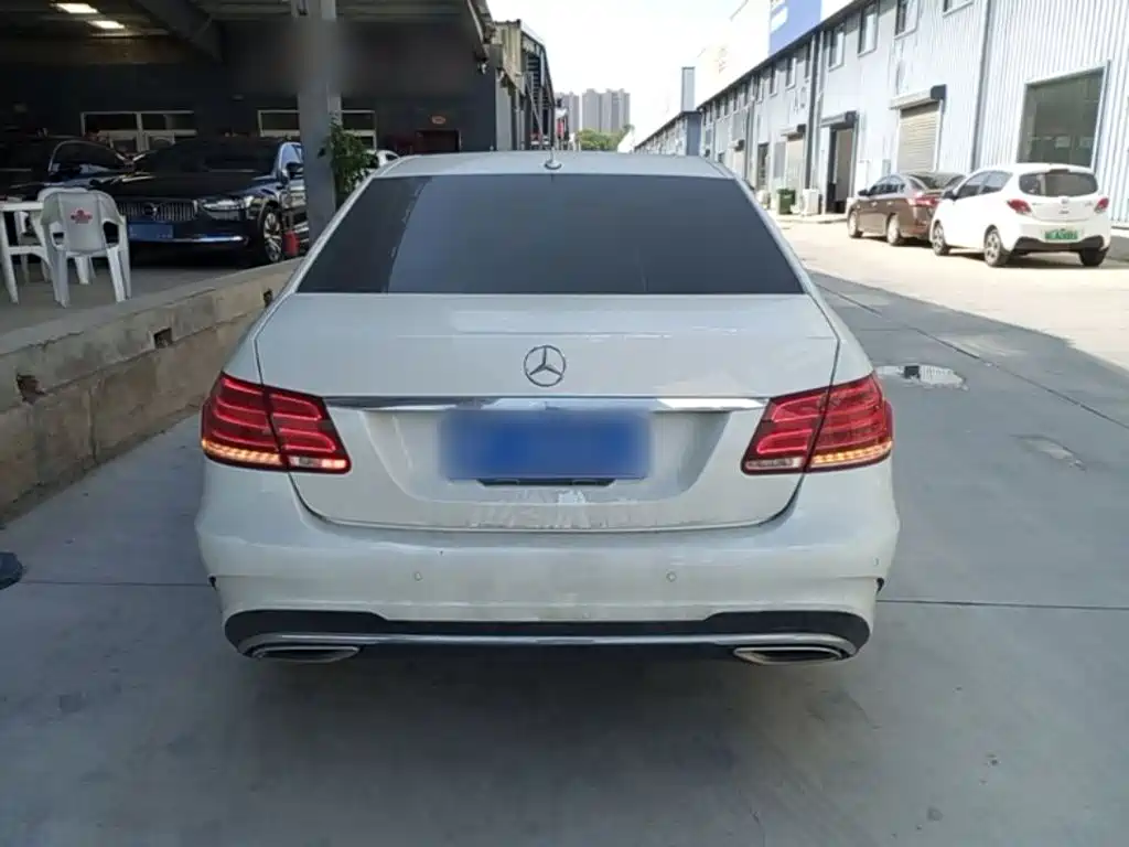 Mercedes-Benz E-Class — миниатюра 6