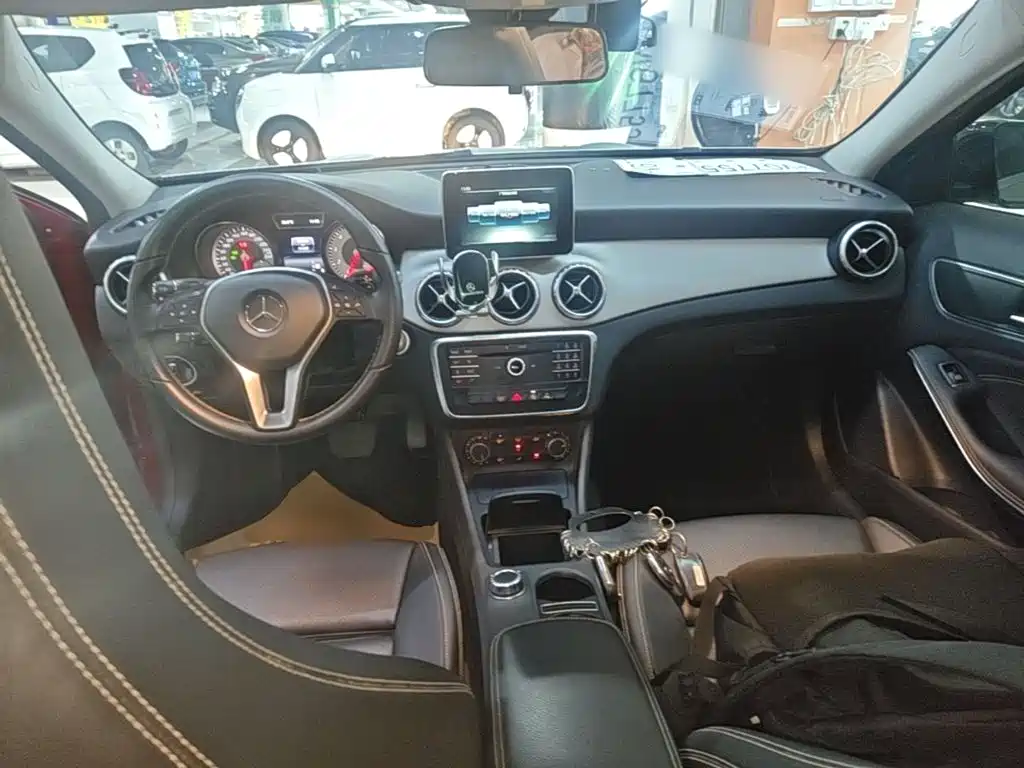 Mercedes-Benz GLA — миниатюра 10