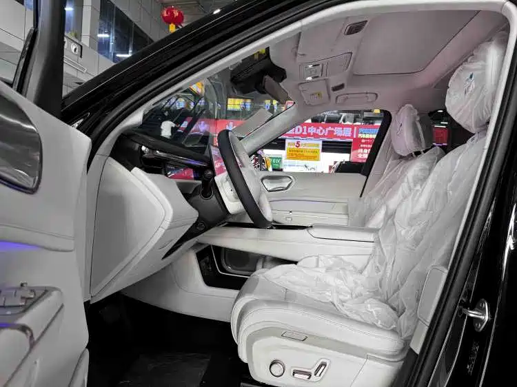 Lynk & Co 900 — миниатюра 8