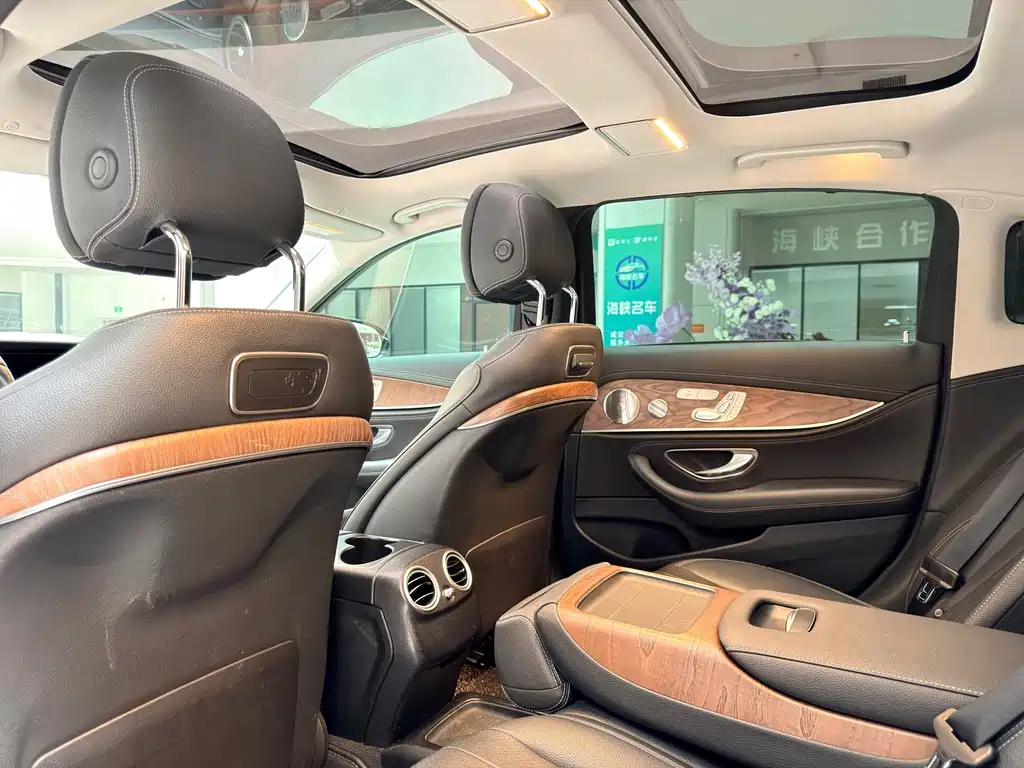 Mercedes-Benz E-Class — миниатюра 5