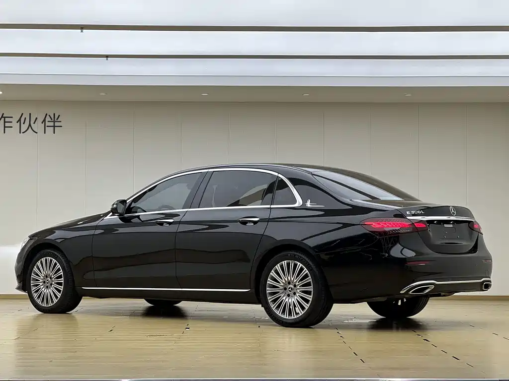 Mercedes-Benz E-Class — миниатюра 23